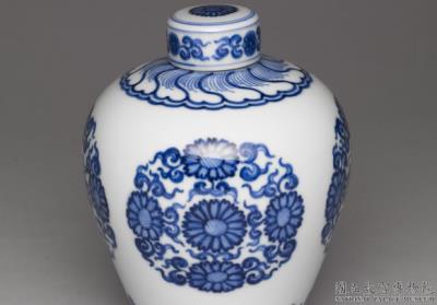 图片[2]-Lidded jar with fruit and floral decoration in underglaze blue, Qing dynasty, Yongzheng reign (1723-1735)-China Archive